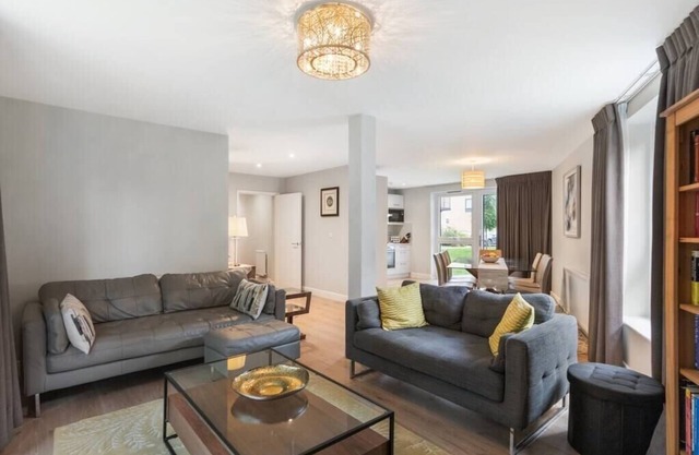 Modern 3BR Flat quick links to LDN and Heathrow