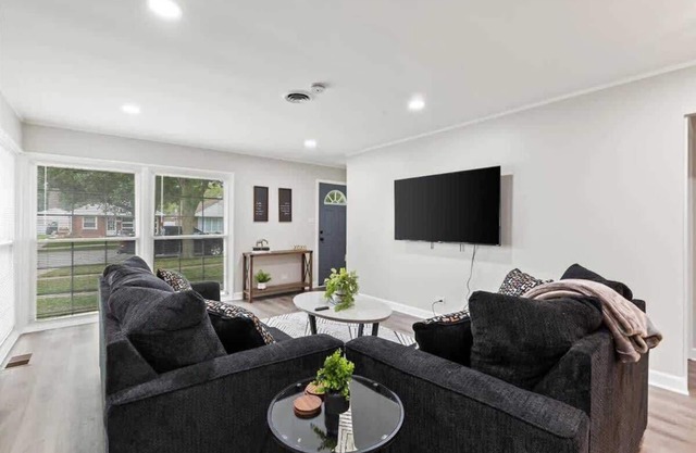 Modern 3BR Home w/Huge Backyard | LCP Collection