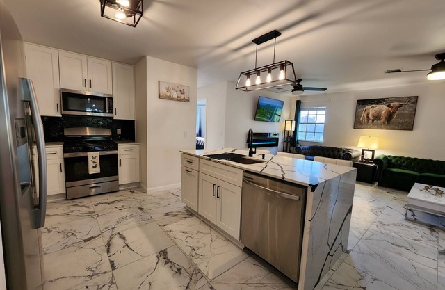 Modern 3BR House near Downton Austin