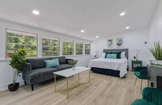 Modern 3br midtown gem w/outdoor space