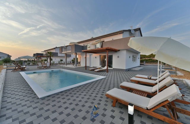 Modern 4 BD villa with heated pool for up to 8 guests
