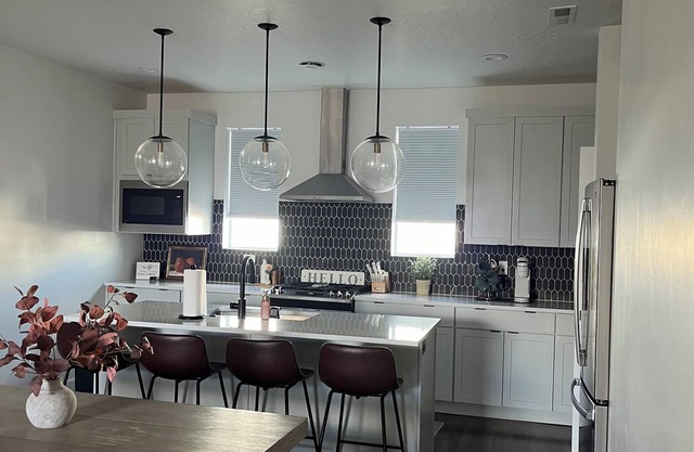 Modern 4-bedroom townhome in the Valley of Mountain Green
