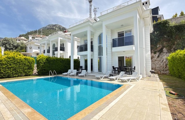 Modern 4 Bedroom villa