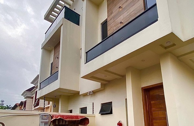 Modern 4-story apartment At omole Phase 2, Lagos. Spacious, stylish, convenient.