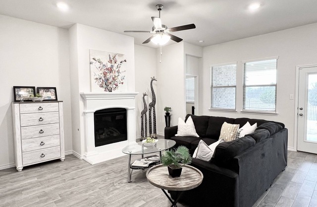 Modern 4B Home | Fiber Optic Wifi | Built in 2021!