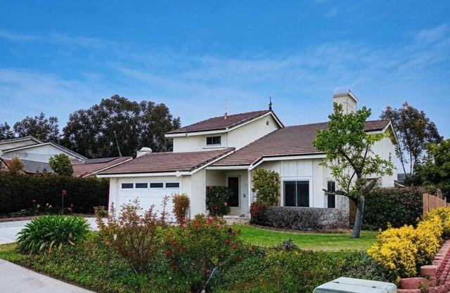 Modern 4bd/4ba Home with Luxurious Gym and Outdoor Oasis
