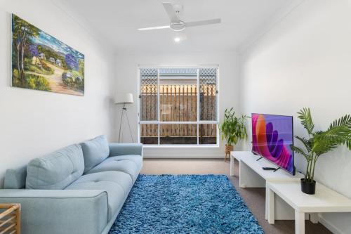 Modern 4BR Comfort in Quiet Park Ridge Location