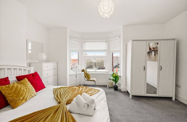 Modern 4BR Victorian Home near Luton Airport