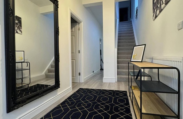 Modern 5 Bed near ExCel - Big Ben with FAST WI FI