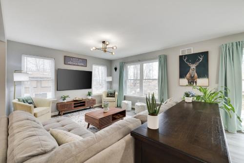 Modern 5BR, Kid-Friendly Home In Poconos with Pool Table