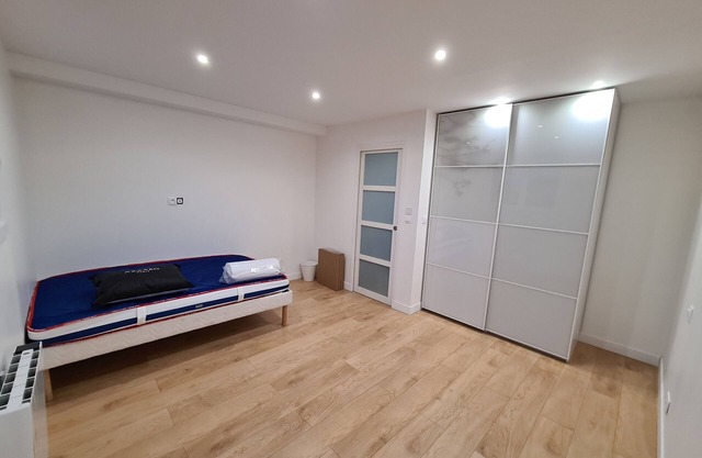 Modern 7-bedroom villa 30 minutes from Paris St Lazare