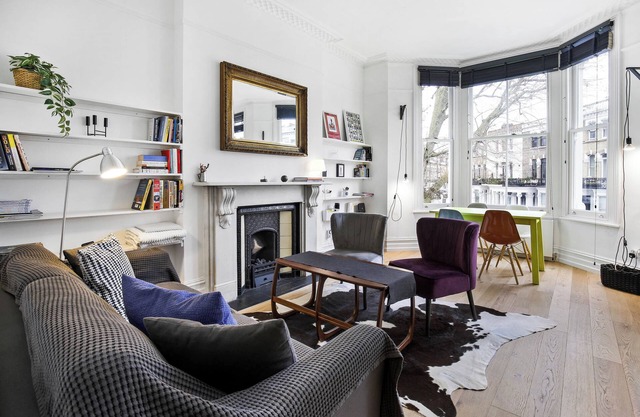 Modern and bright two bedrooms flat with terrace located in a Victorian building