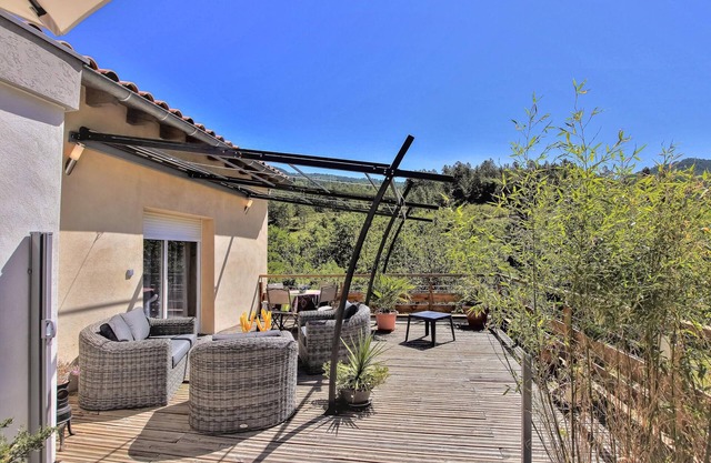 Modern and charming cottage 15 km from Die.