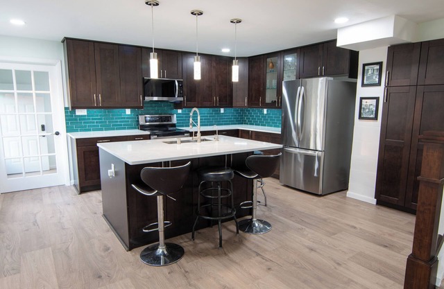 Modern and Convenient Waukesha 3BR home with 2 King Beds and Hot Tub