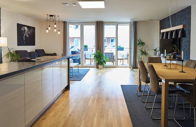 Modern and exclusive 3-room apartment with S-Bahn and supermarket connection