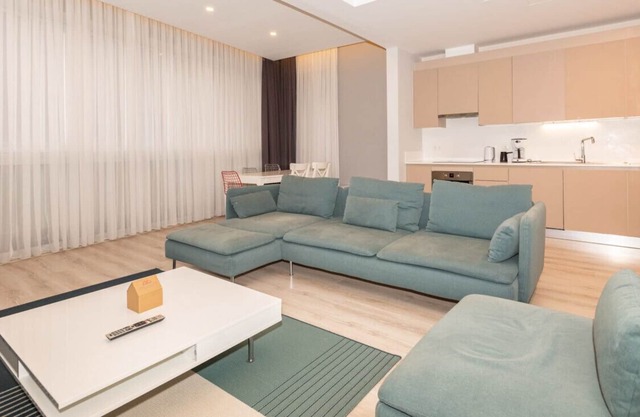 Modern and Spacious Flat with City View in Sariyer