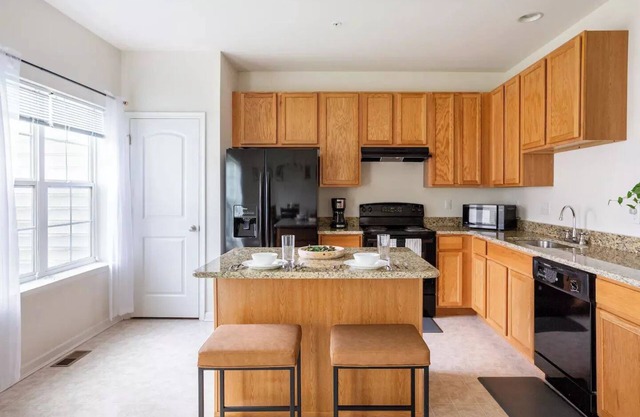 Modern and Spacious townhome minutes from UDel
