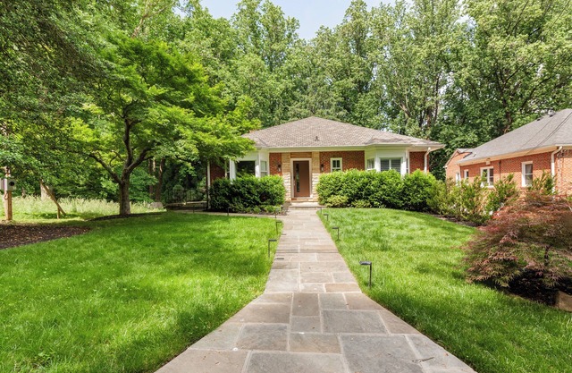 Modern and Spacious 4BR 4BA House in Rock Creek Park