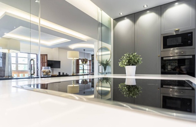 Modern and stylish 2 bedroom apartment in the heart of Sevillas center.