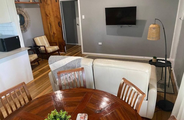 Modern and Stylish 3Bed 2Bath home Townsville