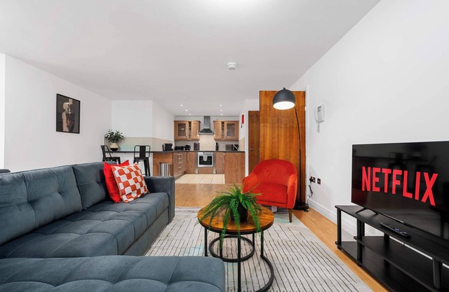 Modern Apartment + Free Parking by City SuperHost