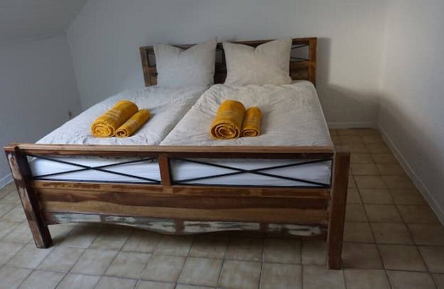 Modern apartment with private access to the garden