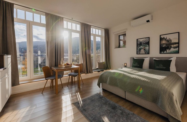 Modern apartment (32 sqm) with fully equipped kitchen and XL shower