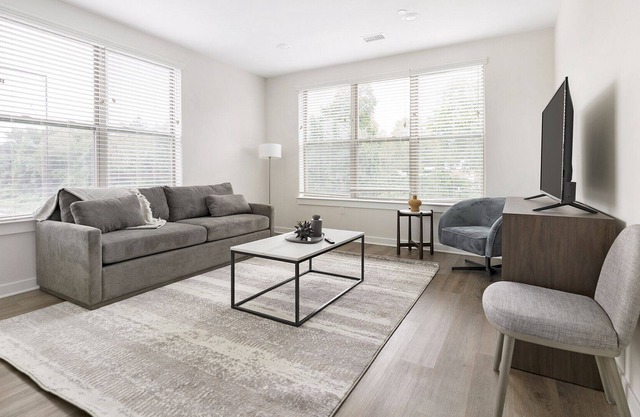 Modern Apartment in Prime Location (ID1971X10)