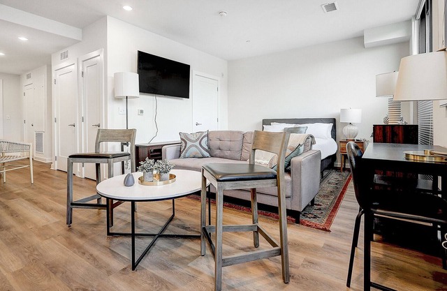 Modern Apartment in Prime Location (ID7010)
