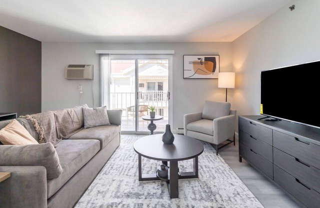 Modern Apartment in Prime Location (ID9428X15)