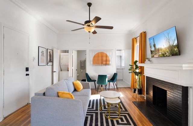 Modern Apartment in the Heart of Phoenix (3)
