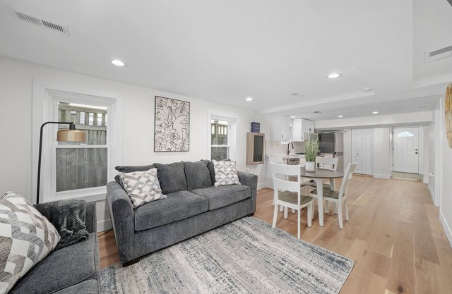 Modern apartment in great central location!