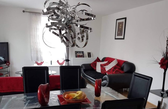 Modern Apartment minutes from central London, UK