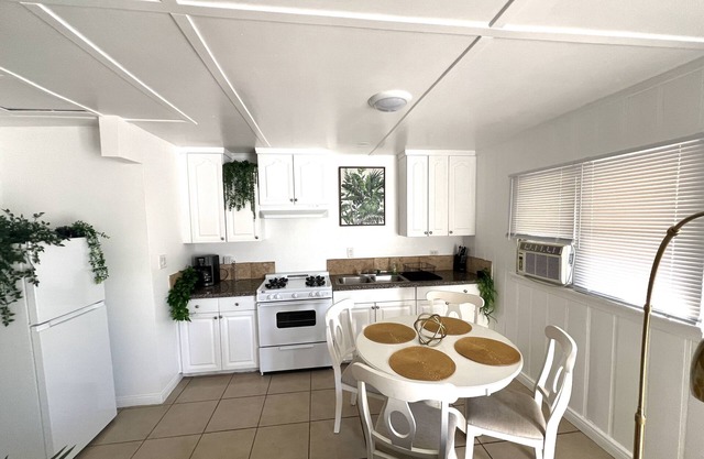 Modern Apartment near Disneyland & DTLA