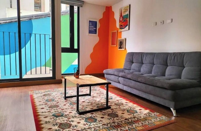 Modern apartment near downtown - close to all must visits!
