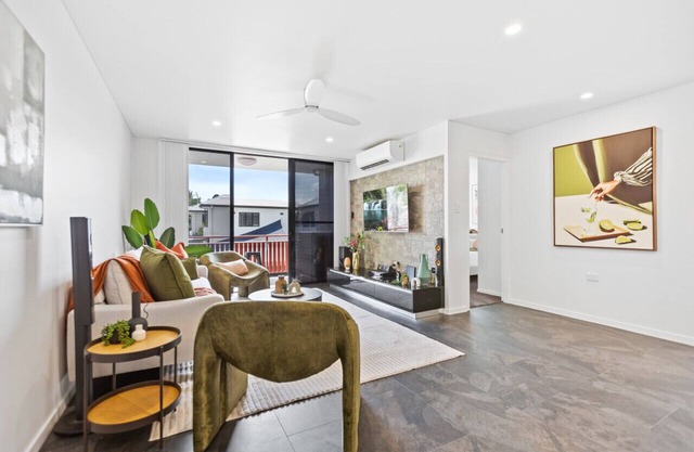 Modern Apartment with Esplanade Views Near the Hospital