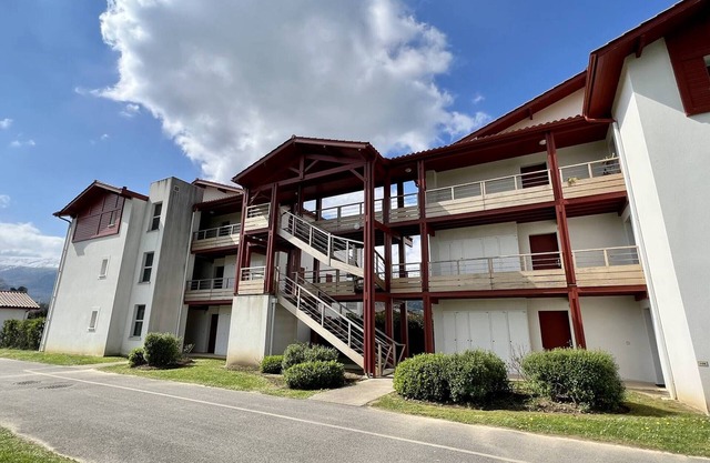 Modern Apartment with Balcony, Parking, and Internet in Itxassou
