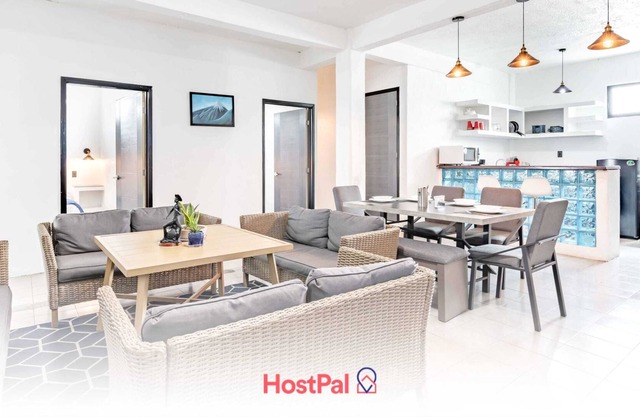 Modern apt. l Perfect location l Home Office