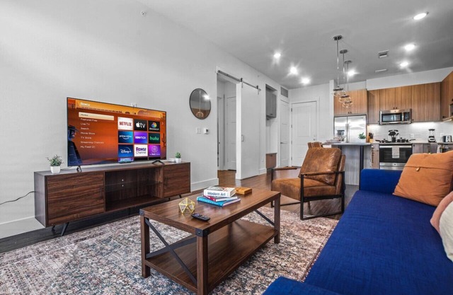 Modern Artistic 2 Bed 2 Bath Condo with Pool and Golf Sim