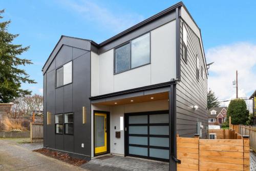 Modern Ballard Retreat Near Beach & Parks