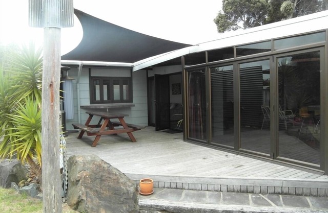 Modern beach-fringe bach. Ideal for family groups