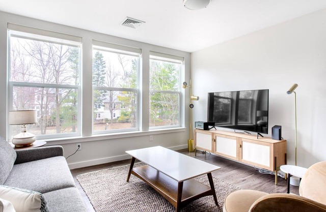 Modern Cambridge 2BR w/W/D, Private access to Linear Park by Blueground