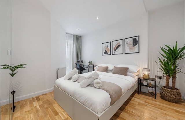 Modern Canary Wharf Apartment - Near Transport