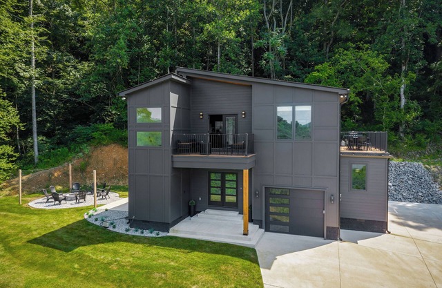 Modern Center Hill Lake House - Lake Views & Access - Fire Pit