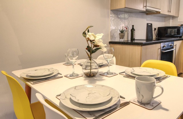 Modern city centre Apartment + free parking
