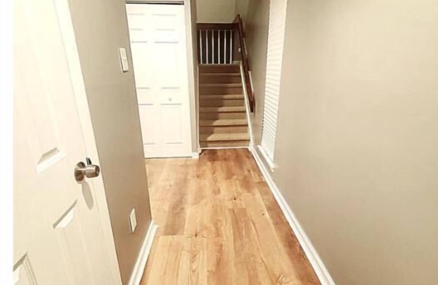 Modern Clean Townhouse minutes away from Philadelphia
