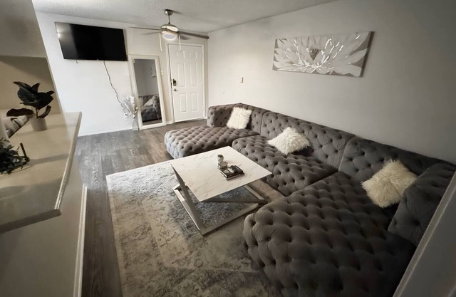 Modern Comfort: 1 BR/Medical Center/Resort Style