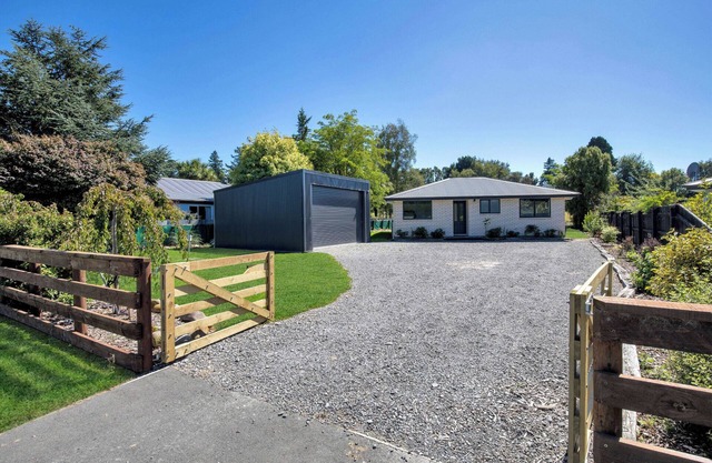 Modern Comfort - Ashburton Holiday Home