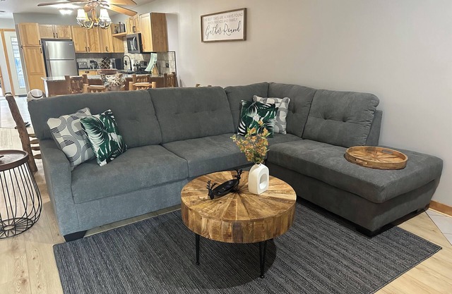 Modern Comfort Meets Natural Beauty: Your Perfect Getaway Near Starved Rock!