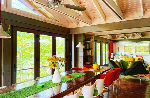Modern Comfort Meets Nature -Private Dock, Fire Pit & Detached Sleep Cabins